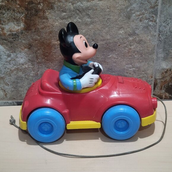 Vintage Mickey Mouse Driving Red Car Pull Mees Toy Car Kohner Bros - Picture 3 of 12